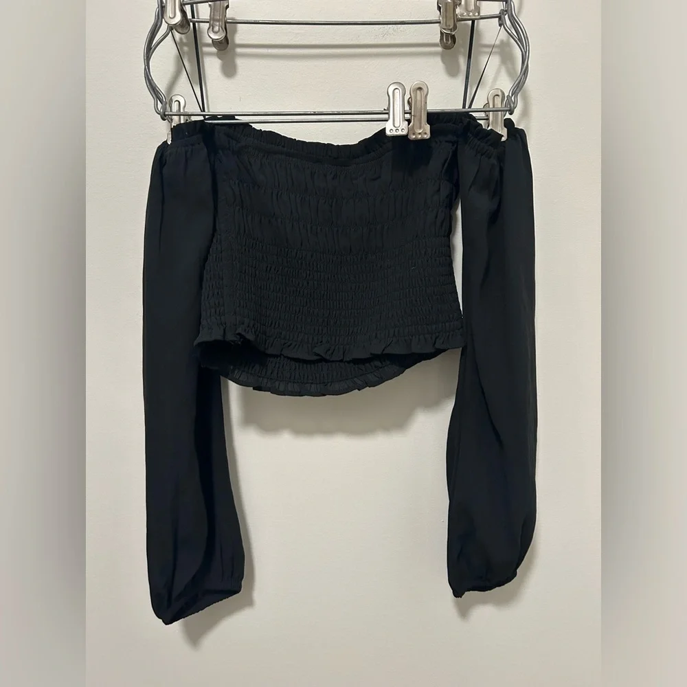 abercrombie and fitch small black off the shoulder crop top! - Picture 2 of 3